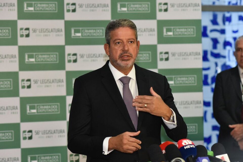 Presidente da Câmara: decisão sobre cassação de mandato é do Congresso