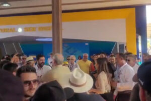 Ciro é hostilizado e agride apoiador de Bolsonaro em feira agro; veja vídeo