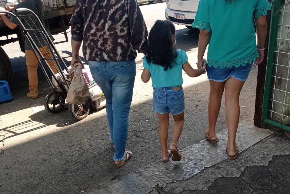 Foto registrada pela mãe no dia do sumiço da avó com as netas. (Foto: Arquivo Pessoal)