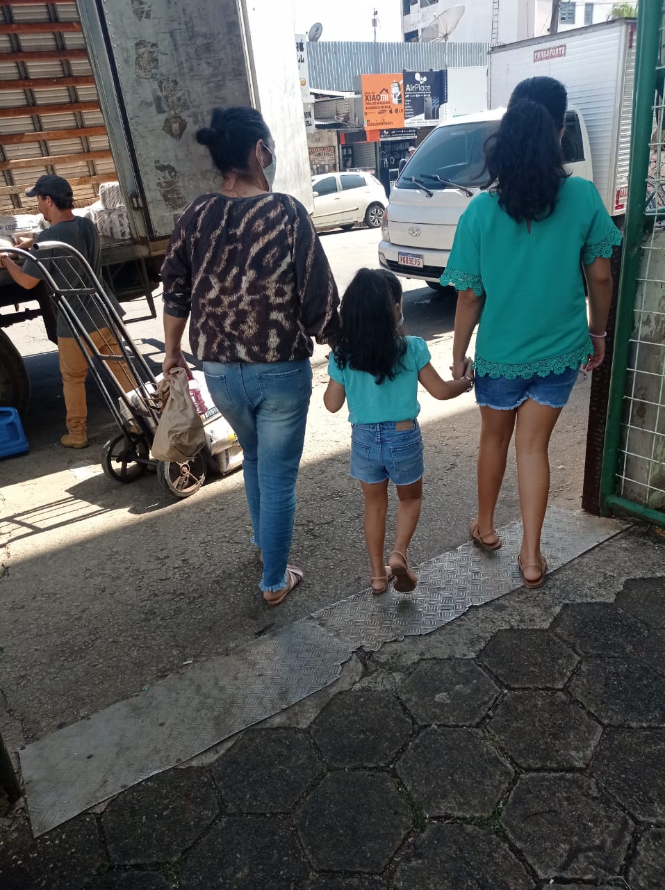 Foto registrada pela mãe no dia do sumiço da avó com as netas. (Foto: Arquivo Pessoal)