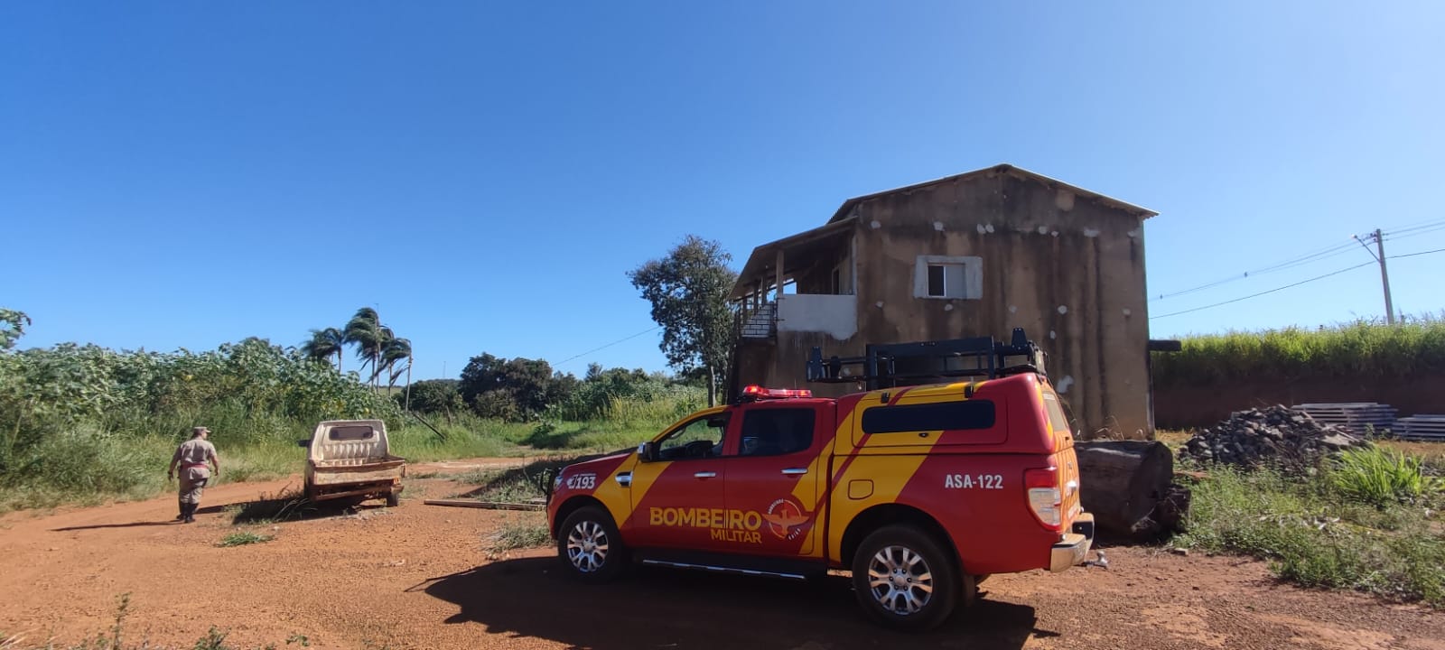 Bombeiros aguardam instruções da Polícia Civil para efetuar novas buscas. (Foto: Reprodução)