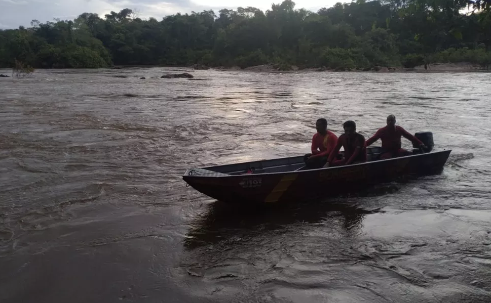 Homem desaparece após canoa virar no Rio das Almas, em Juscelândia (GO)