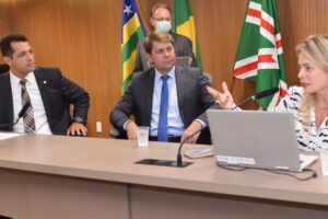 Secretaria de Economia presta contas do governo na Alego e aponta superávit