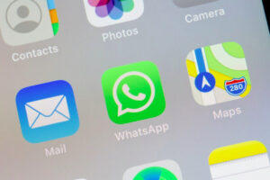 A Polícia Civil prendeu um homem suspeito de extorquir uma mulher para não expor fotos íntimas dela. O crime e a prisão do sujeito aconteceram nesta segunda-feira (18), na cidade de Crixás, no Norte de Goiás. De acordo com a vítima, o suspeito lhe exigia R$ 2 mil.