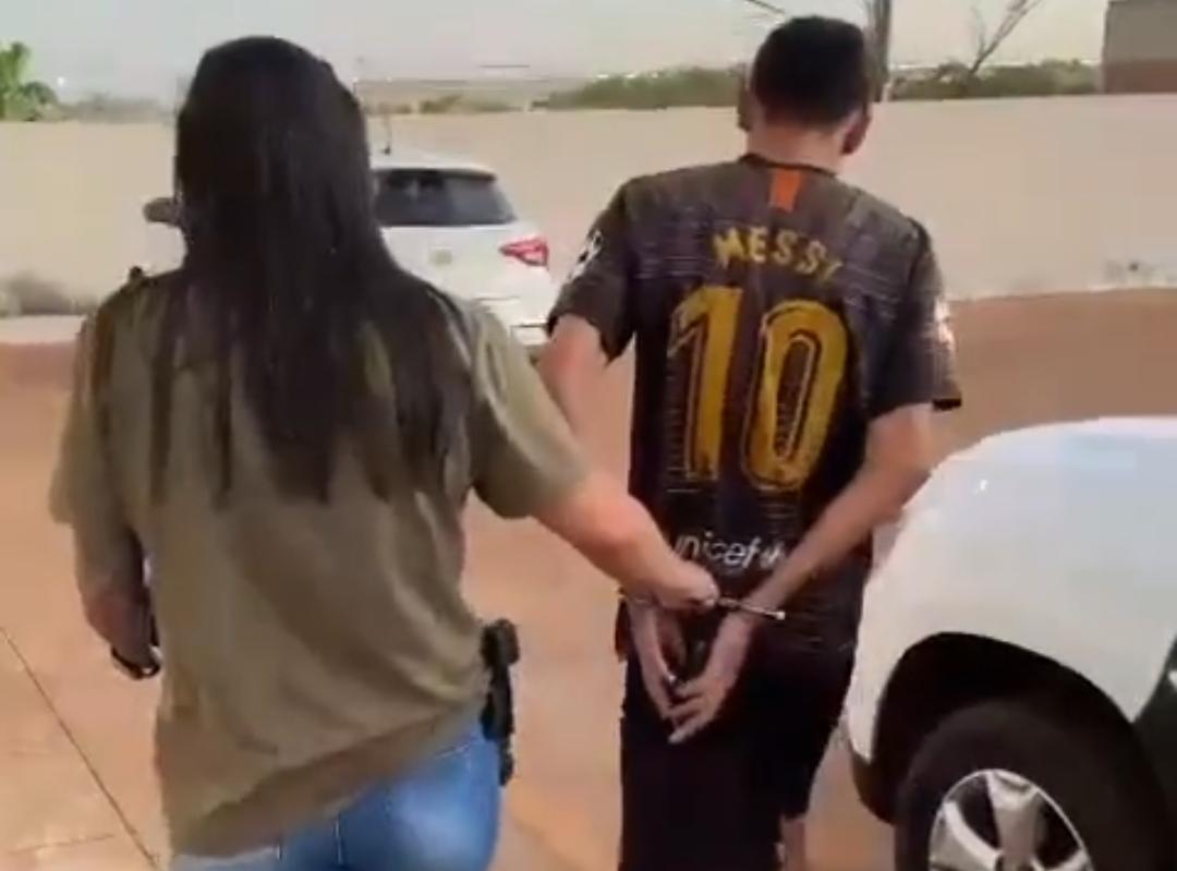 Mulher sofre ferimentos após ser arrastada pelo namorado no chão de casa em Itumbiara