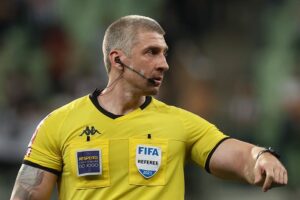 Anderson Daronco irá apitar o jogo entre Vila Nova e Fluminense.