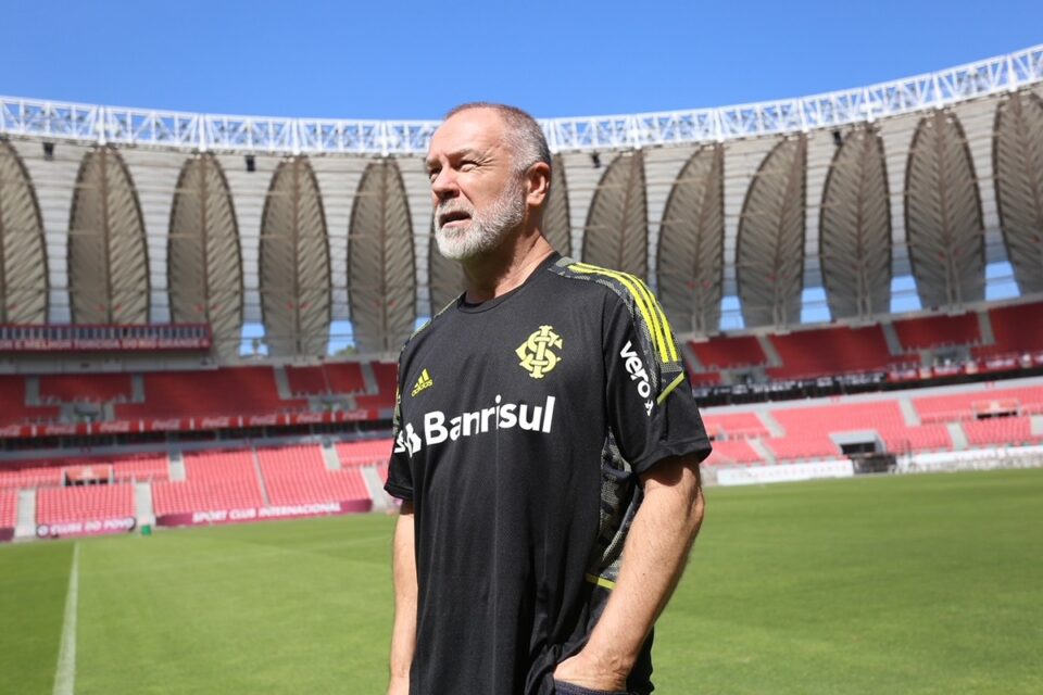 Mano Menezes estava por último no Al Nassr, da Arábia Saudita