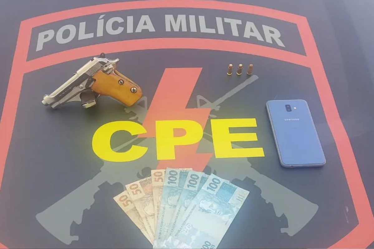 Todo o material foi apreendido pelos militares e, assim como o rapaz, levados até a Delegacia