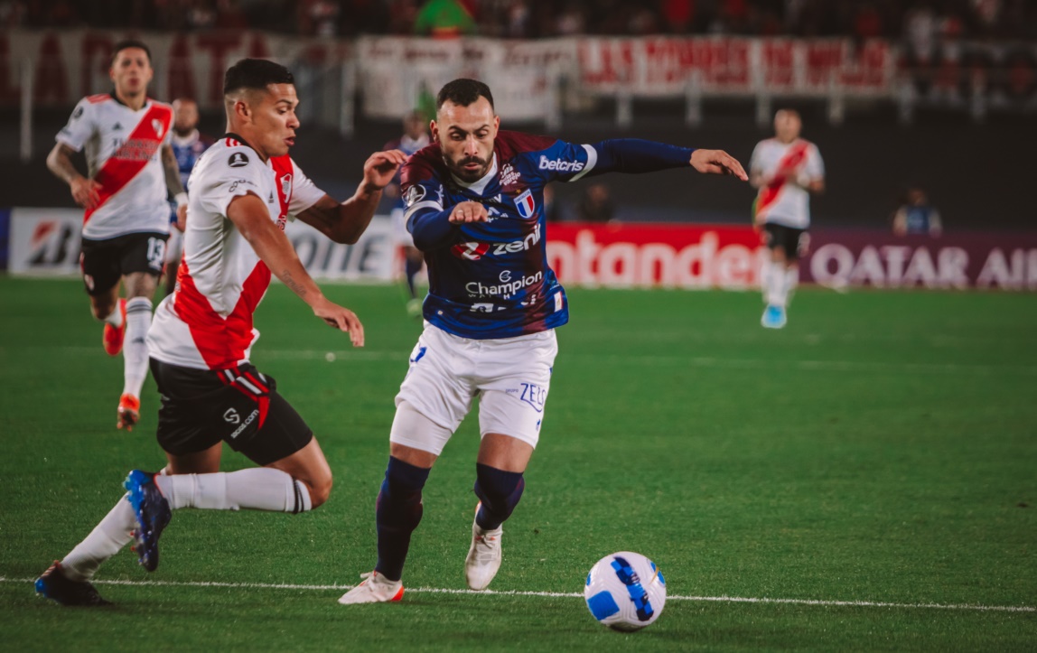Jogo entre River Plate e Fortaleza na Argentina