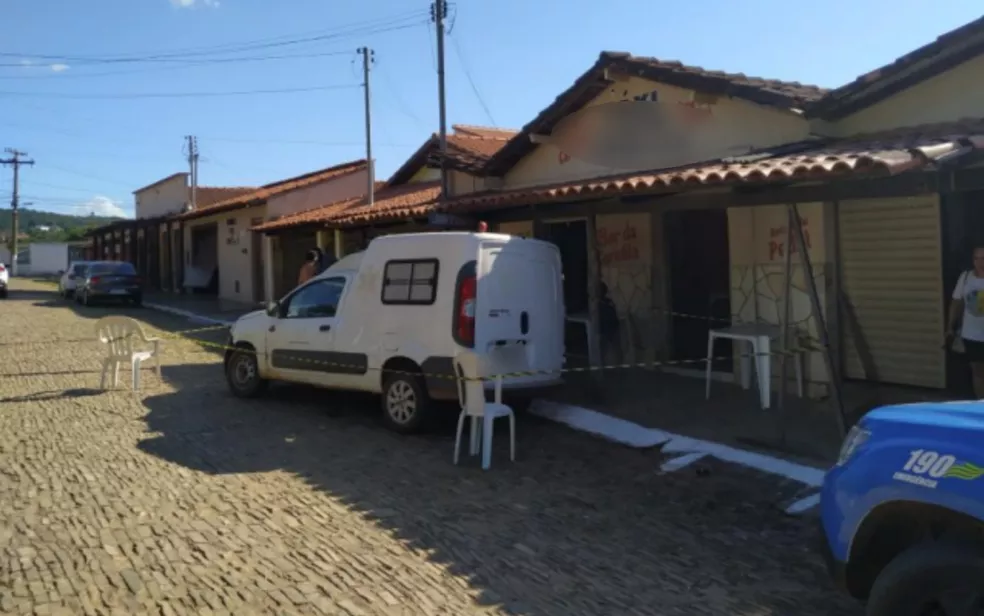 Motorista bêbado invade casa e atinge morador que dormia com carro da Prefeitura de Pirenópolis (GO)
