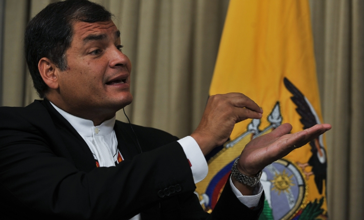 Equador pede extradição de Correa, que recebe asilo da Bélgica
