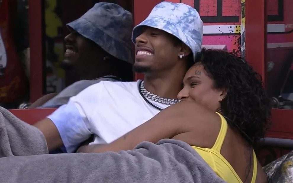 a mãe de Lina comentou que desejava que a filha se relacionasse amorosamente com Paulo André no Big Brother Brasil 22 (Globo). (Foto: reprodução/TV Globo)