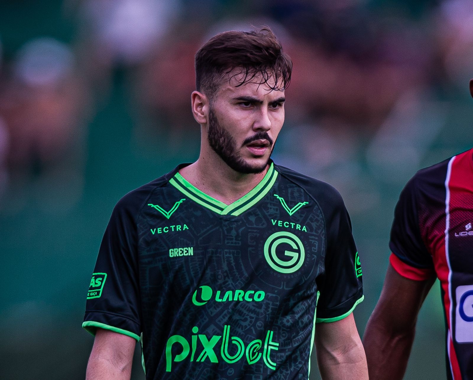 Albano, meio-campista do Goiás