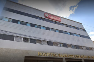 Carro com quatro passageiros capota na GO-080, em Nerópolis (GO)