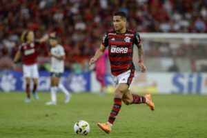 João Gomes já atuou em 19 jogos pelo Flamengo na temporada
