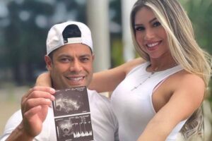 Bebê é sobrinha da ex-mulher do atleta, tia de sua esposa atual. Hulk Paraíba vira notícia em sites internacionais após nascimento da filha