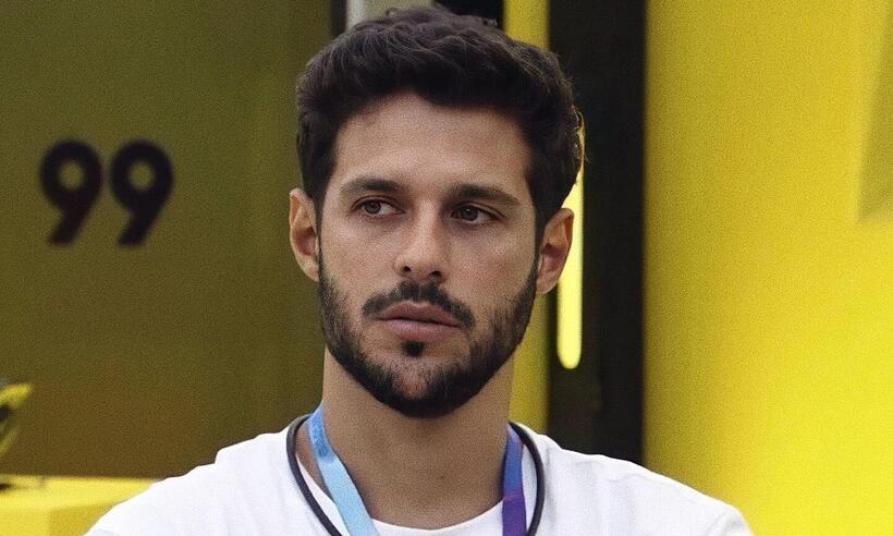 Ele teve alta da UTI na quarta (20) e segue o tratamento no quarto. Ex-BBB Rodrigo Mussi conversa com familiares, mas tem confusão