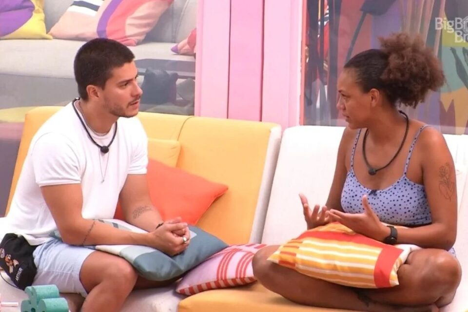 Arthur Aguiar foi escolhido para passar 36 horas fora da casa. BBB 22: Produção deixa pista e Jessilane aposta em paredão falso; vídeo