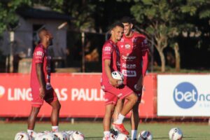 Pablo Roberto em treinamento no Vila Nova