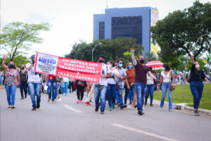 Chega ao fim a greve na educação de Goiânia, depois de quase 30 dias de paralisação. O Sindicato dos Trabalhadores em Educação de Goiás (Sintego) realizou uma assembleia na Praça do Trabalhador nesta terça-feira (2), onde comunicou que aceitou a prospota feita pela Prefeitura, que dará fim às reinvidicações.
