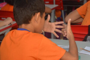 Assembleia de Goiás aprova projeto que garante matrícula de irmãos na mesma escola