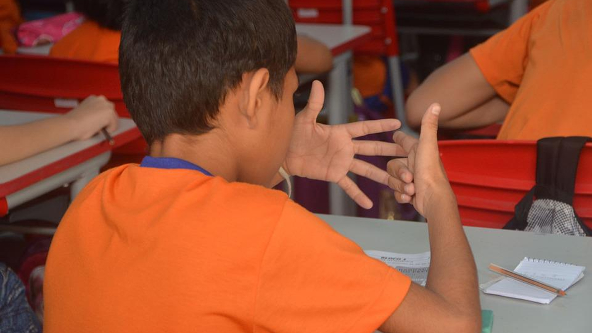 Assembleia de Goiás aprova projeto que garante matrícula de irmãos na mesma escola