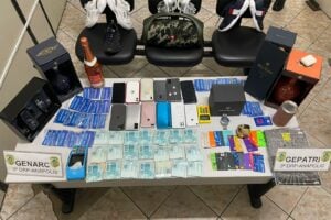 Objetos apreendidos foram levados à Central Flagrantes da Polícia Civil (Foto: Divulgação/Gepatri)