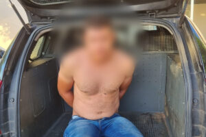 Um sujeito de 39 anos está preso por suspeita de matar um homem após uma briga de bar, em Mineiros, no Sudoeste de Goiás. O crime aconteceu no último dia 6 de março, no Clube Master. De acordo com a Polícia Civil, o investigado fugiu para o estado do Rio Grande do Norte dois dias depois de cometer o crime e, acabou preso no município de Japi, nesta segunda-feira (18).