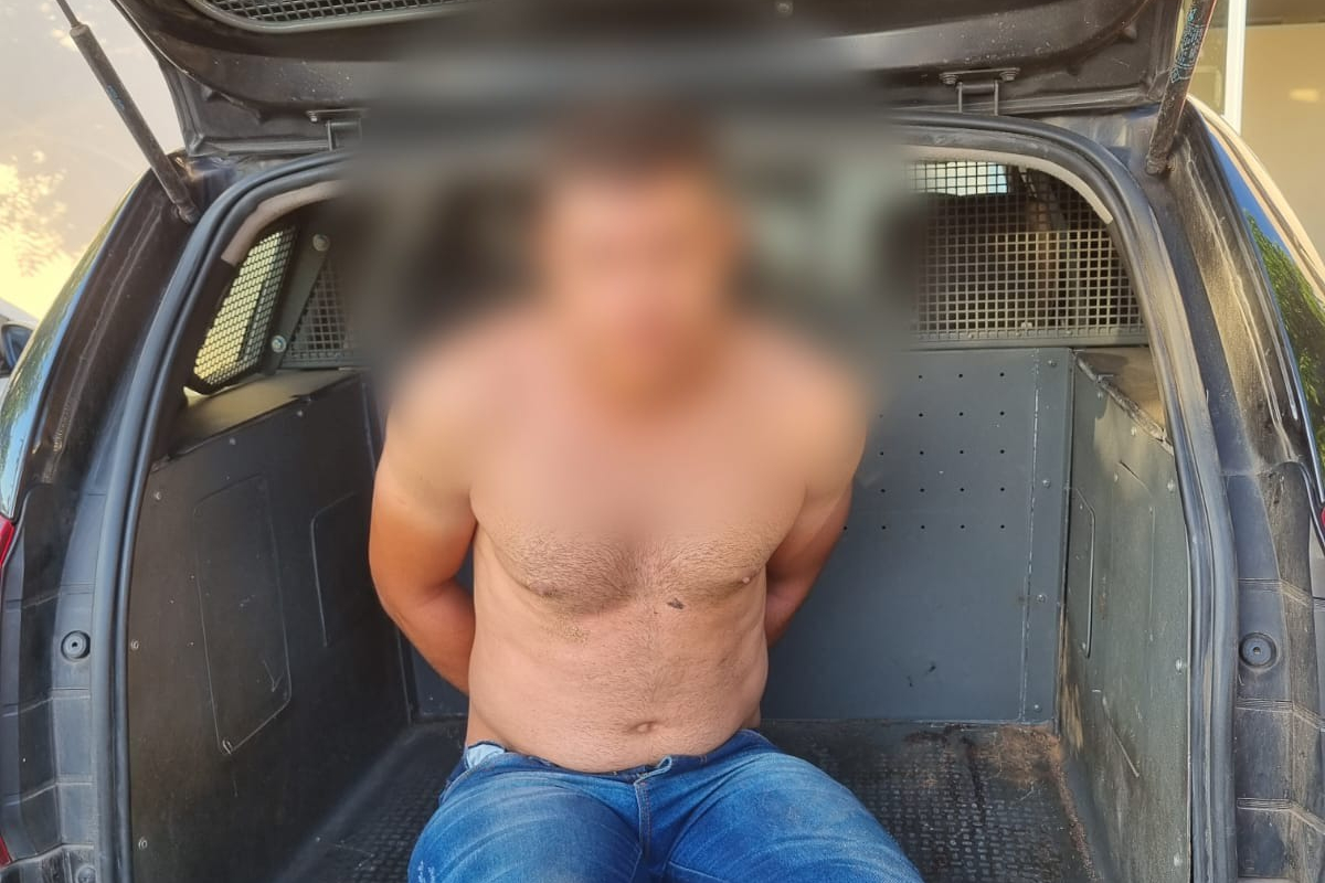 Um sujeito de 39 anos está preso por suspeita de matar um homem após uma briga de bar, em Mineiros, no Sudoeste de Goiás. O crime aconteceu no último dia 6 de março, no Clube Master. De acordo com a Polícia Civil, o investigado fugiu para o estado do Rio Grande do Norte dois dias depois de cometer o crime e, acabou preso no município de Japi, nesta segunda-feira (18).