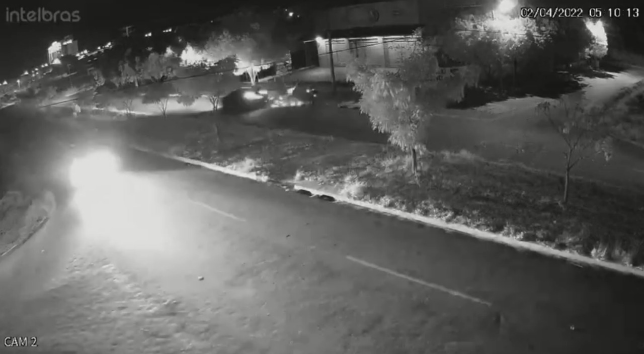 Ciclista morre atropelado por carro em avenida de Aparecida (GO)