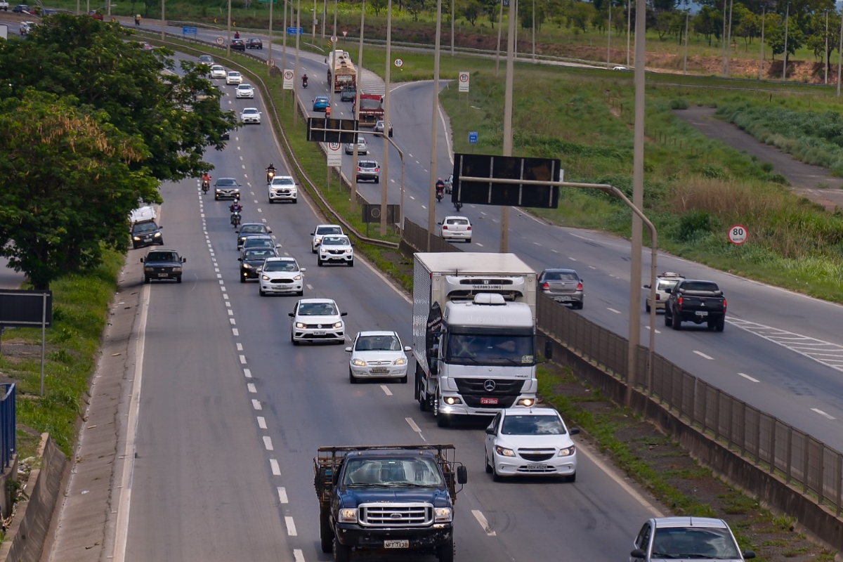 Subiu em até sete vezes o índice de casos de embriaguez ao volante nas BRs de Goiás durante o feriado prolongado da Semana Santa de 2022. As informações são de um levantamento realizado pela Polícia Rodoviária Federal (PRF), que analisou o feriado de quinta-feira à domingo deste ano e no ano passado, nas rodovias federais que atravessam o estado de Goiás.