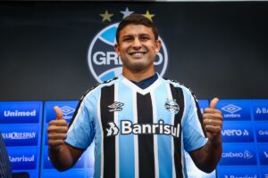 Elkeson estava no futebol chinês antes de assinar com o Grêmio