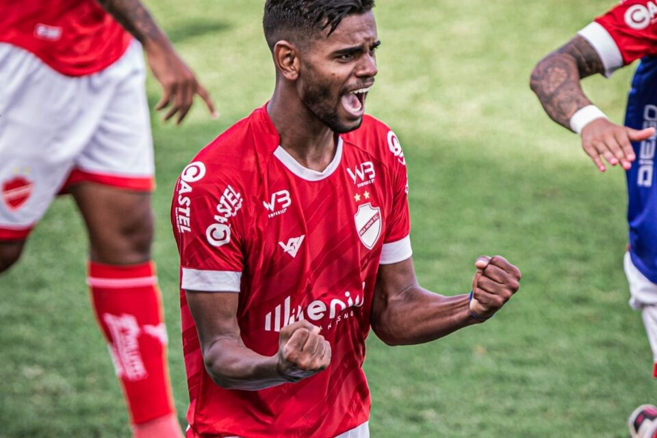 Volante Eder Monteiro no Vila Nova