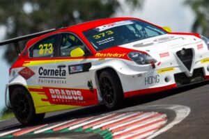 Carro do goiano Raphael Teixeira na TCR South America