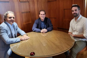 Eduardo Leite corta Aécio de foto com Paulinho da Força e depois justifica