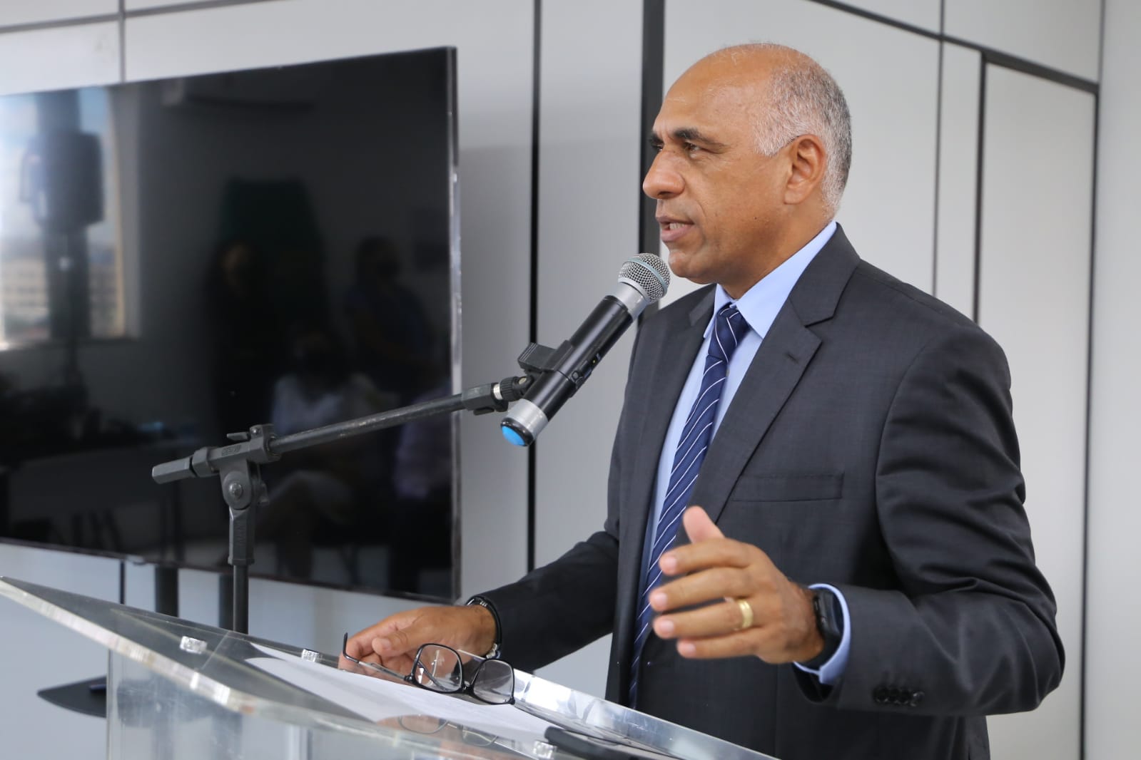 Rogério Cruz envia à Câmara projetos com planos de carreira para servidores e conselheiros tutelares (Foto: Prefeitura de Goiânia)