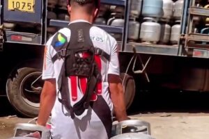 Torcedor do Vasco, homem do gás