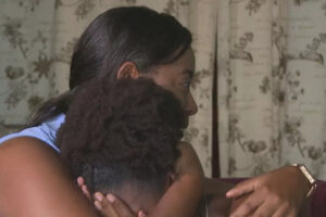 Polícia e Ministério Público apuram caso de racismo de funcionário. Aluna negra sem coque é impedida de entrar em escola militar na Bahia