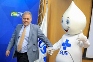 Queiroga assina portaria que encerra emergência sanitária por causa da Covid-19 (Foto: Ministério da Saúde)