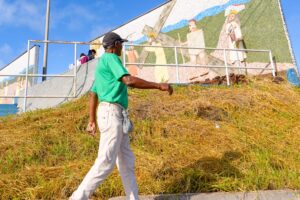 Na GO-060, fiel agradece "voto de confiança" a Deus após três anos desempregado (Foto: Jucimar de Sousa - Mais Goiás)