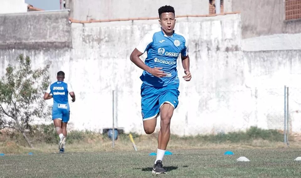 Lucas Lima, volante no São Bento
