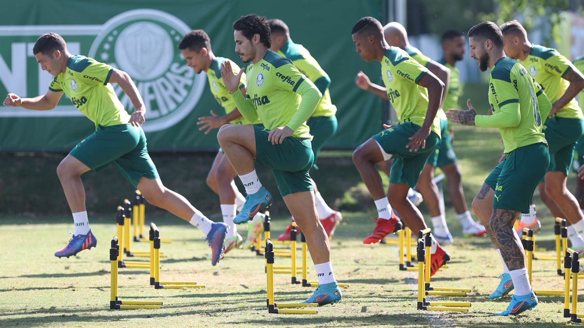 Jogadores do Palmeiras durante treino no CT