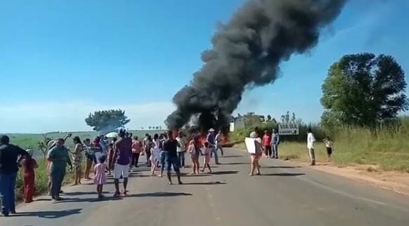 Manifestação de moradores do setor Daiana em Anápolis