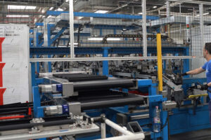 Produção industrial sobe em março, mas queda no consumo preocupa