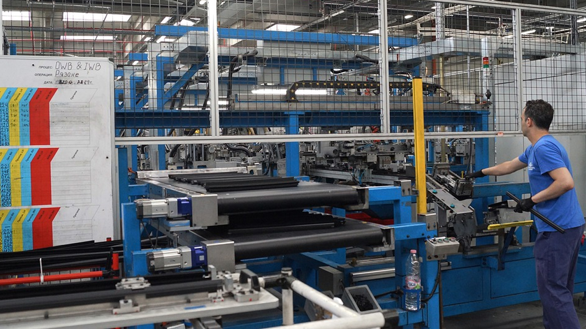 Produção industrial sobe em março, mas queda no consumo preocupa