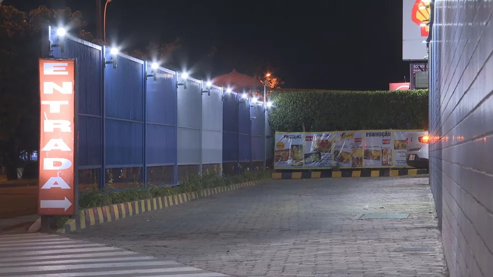 Conselho Tutelar foi acionado para acompanhar o caso. Menino de 7 anos é encontrado em motel junto com mãe e outras três pessoas no DF