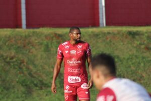 Rafael Donato será um dos responsáveis do Vila Nova para tentar parar o ataque do Fluminense