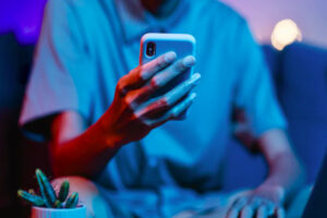 Consumidor processa operadora por cobrança, mas é condenado por ter má-fé