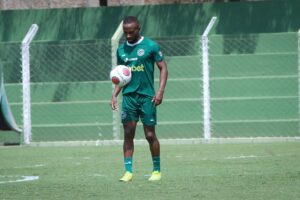 Diego em treino pelo Goiás