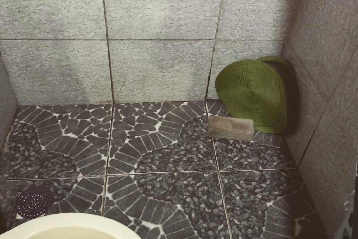 Policiais encontraram tijolos quando foram até a casa da vítima (Foto: Divulgação – PC)